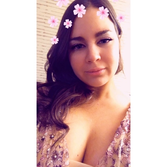 Meet your Posher, Alexandra|TikTok: @alx4460 - Picture 2 of 2